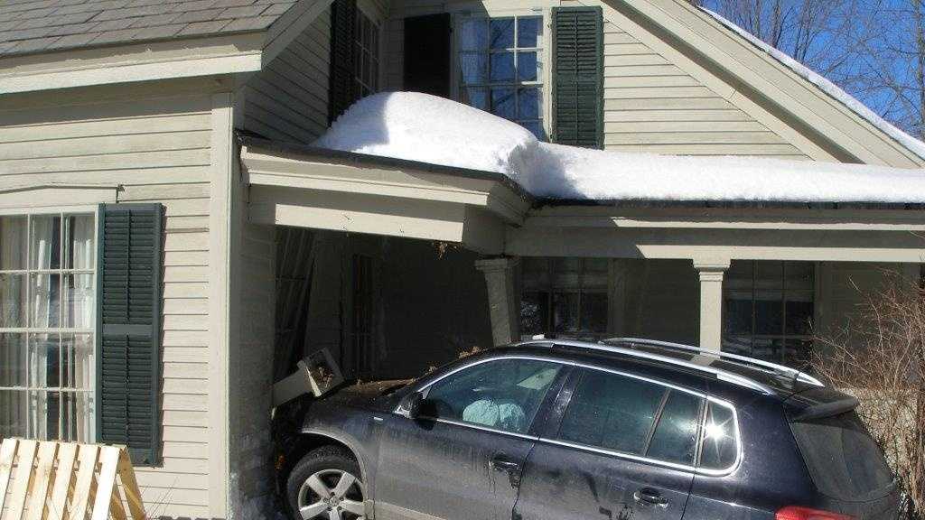 Man crashes into house, flees the scene