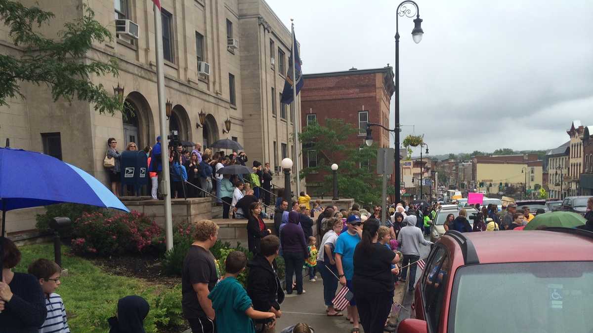 Photos: Community rally for first responders