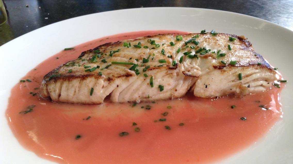 Recipe Halibut with raspberry beurre blanc sauce