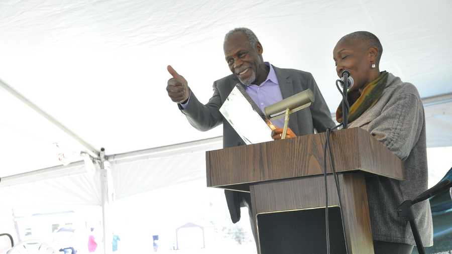 Danny Glover accepts the Spirit of John Brown Freedom Award from Soffiyah Elijah, executive director of the Correctional Association of New York.