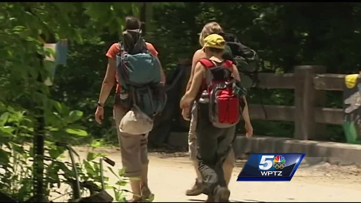 Thousands of 'Rainbow' hippies arrive in Vt.