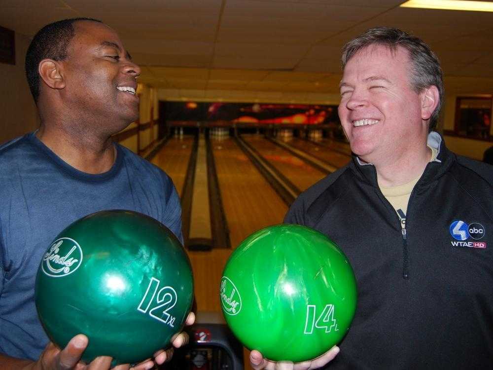 Mike Harvey, Andrew Stockey In WTAE Winterfest Bowl-Off