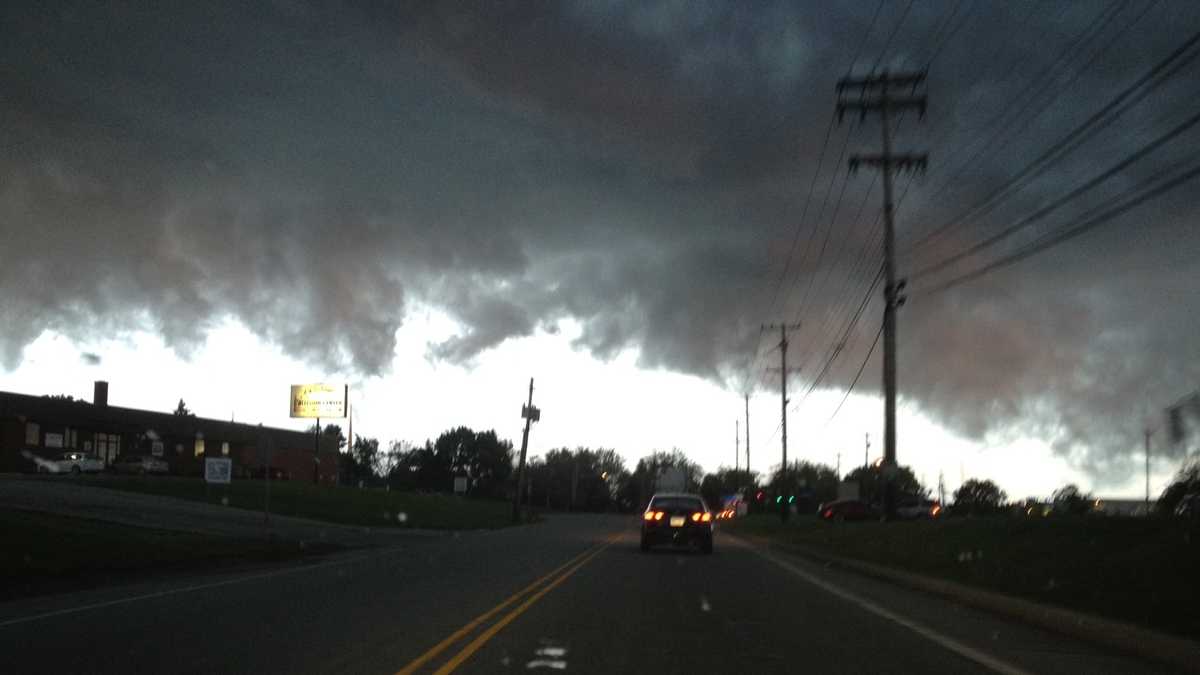Dozens take photos of clouds that look like tornado
