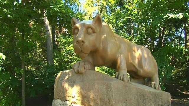 A statue of Penn State's mascot, the nittany lion.