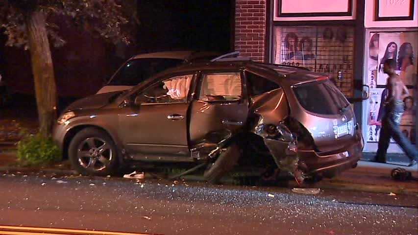 2 injured in Wilkinsburg car crash