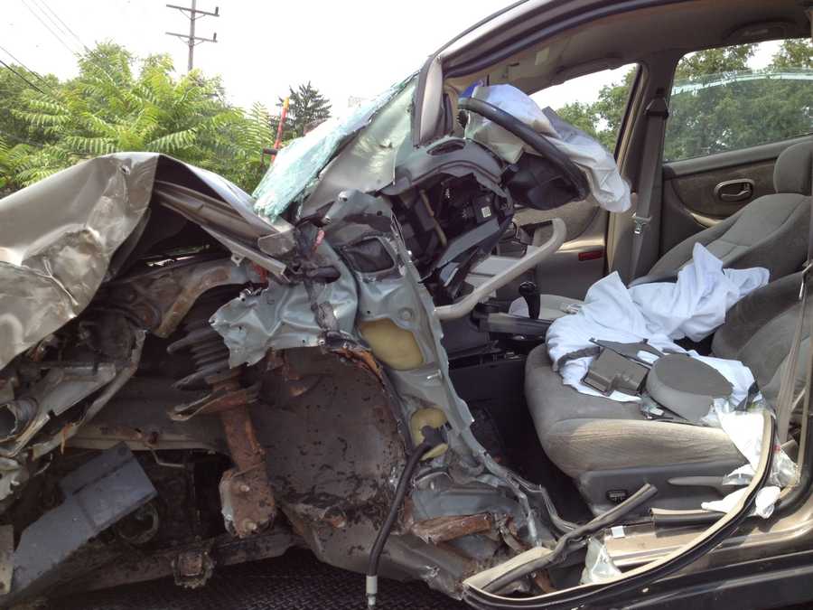 Police Man Crashes Stolen Car Into Pole After Chase