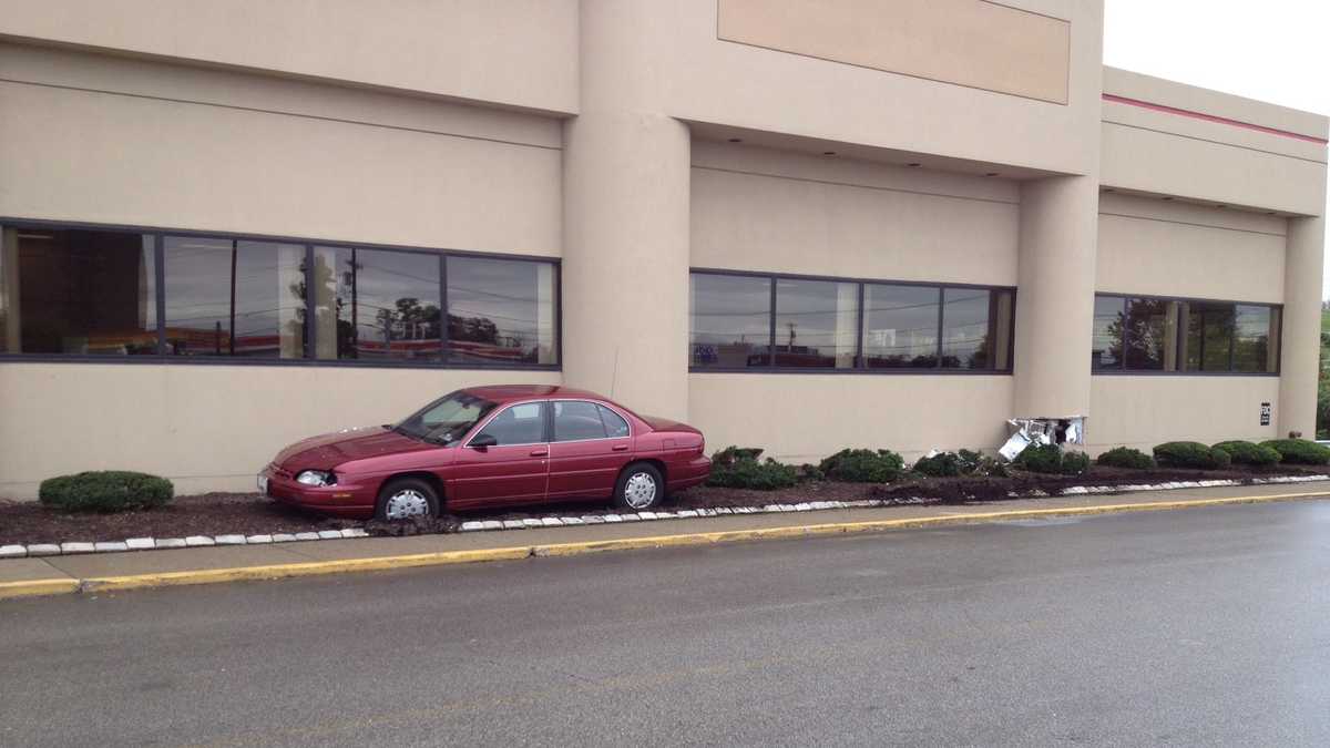 Car hits Monroeville PNC Bank