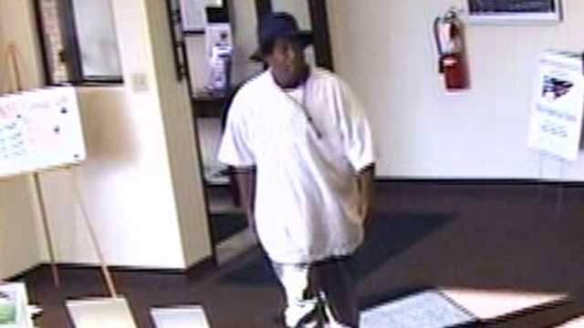 In photos: FBI needs help identifying bank robbery suspect