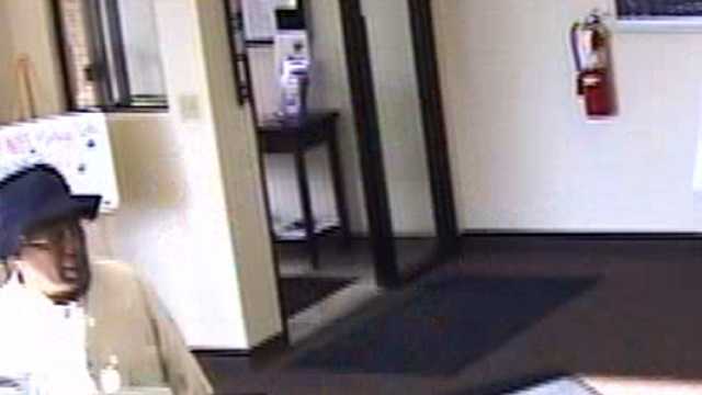 In photos: FBI needs help identifying bank robbery suspect