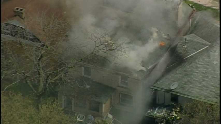 Mount Washington house fire spreads next door