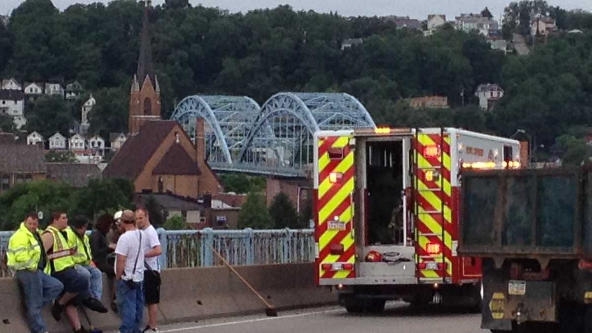 (PHOTOS) McKees Rocks Bridge accident