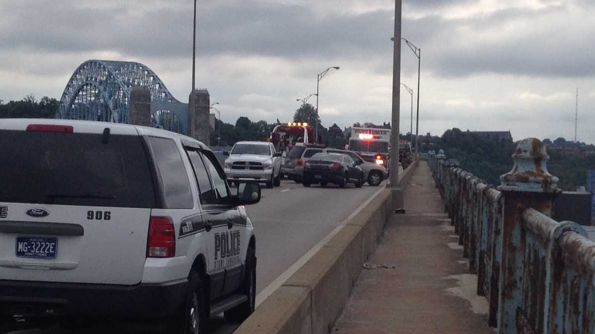 (PHOTOS) McKees Rocks Bridge accident
