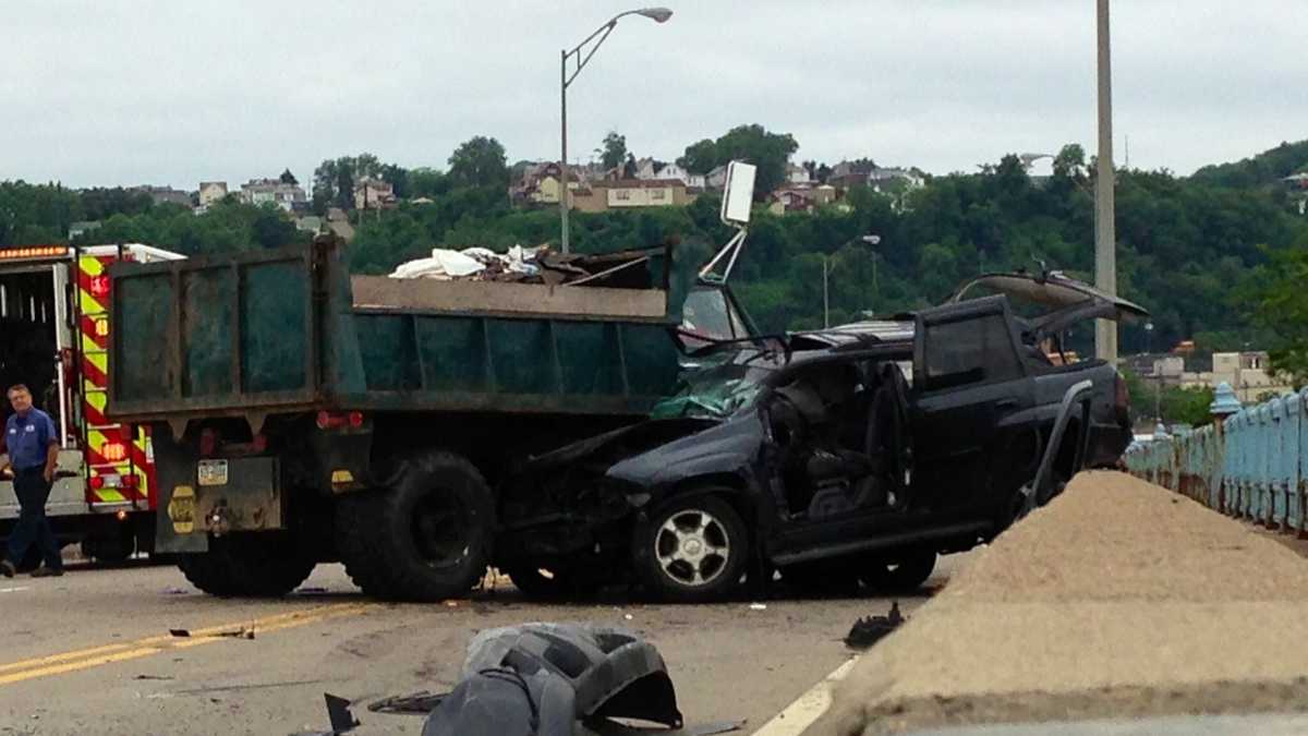 (PHOTOS) McKees Rocks Bridge accident