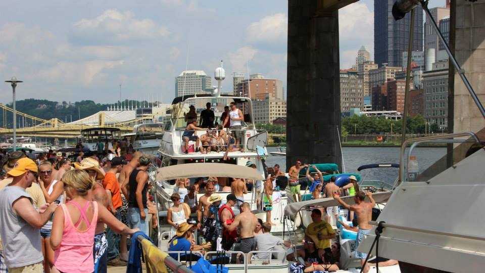 Kenny Chesney Concert Tailgating Fans on the North Shore