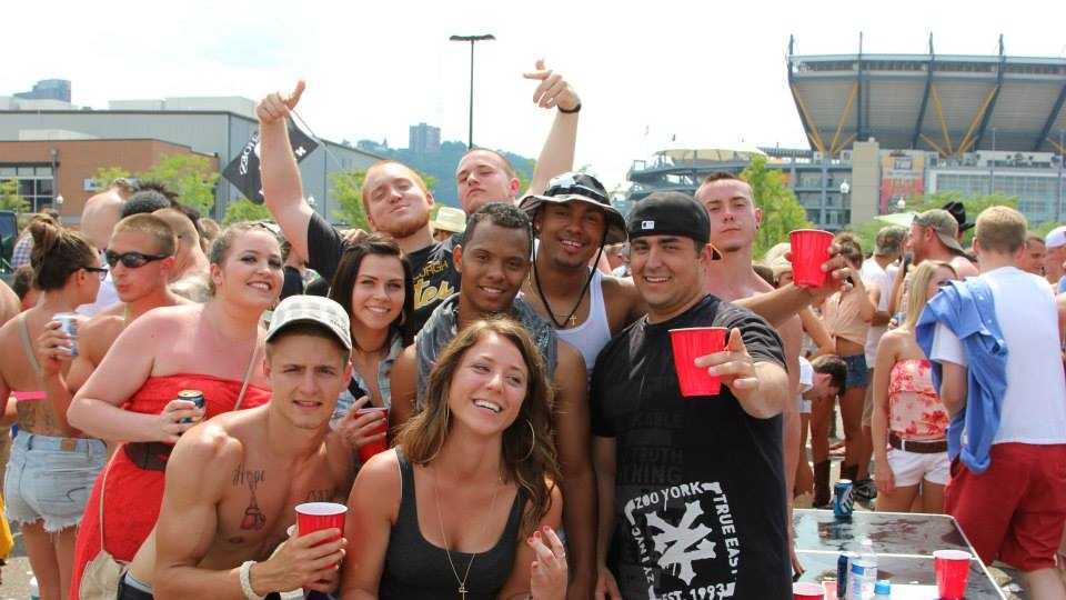 Kenny Chesney Concert Tailgating Fans on the North Shore