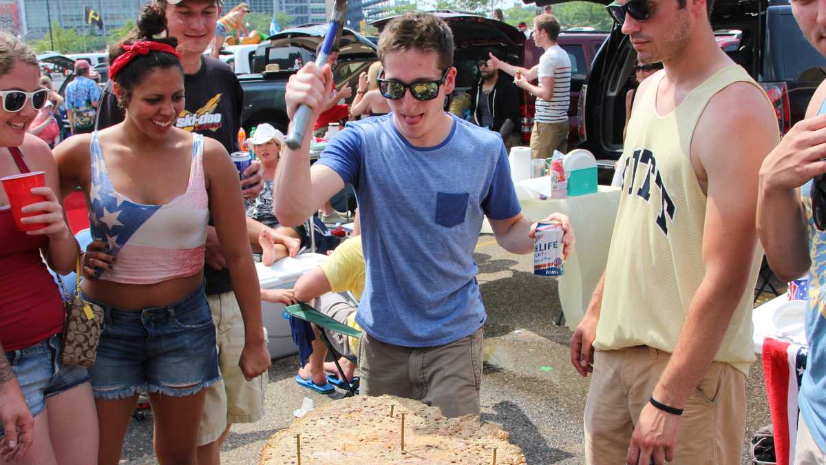 Kenny Chesney Concert Tailgating Fans on the North Shore