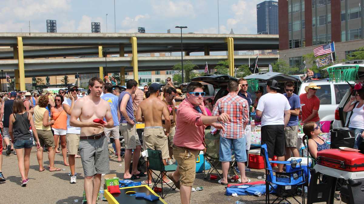 Kenny Chesney Concert Tailgating Fans on the North Shore