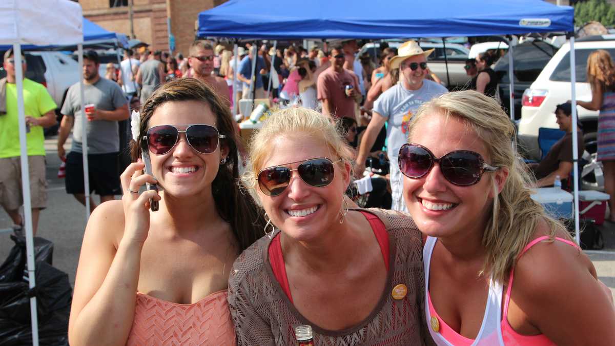 Kenny Chesney Concert Tailgating Fans On The North Shore 