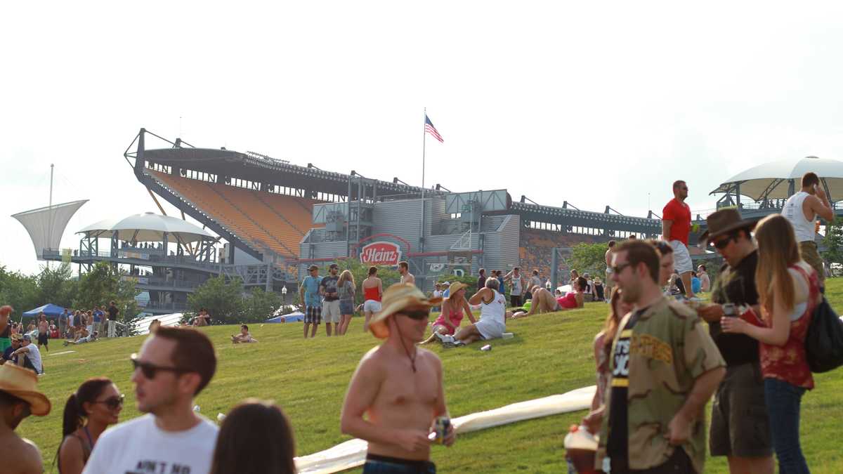 Kenny Chesney Concert Tailgating Fans on the North Shore