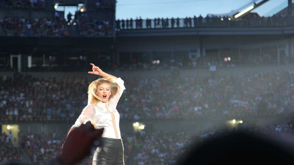 (PHOTOS) Taylor Swift Concert at Heinz Field