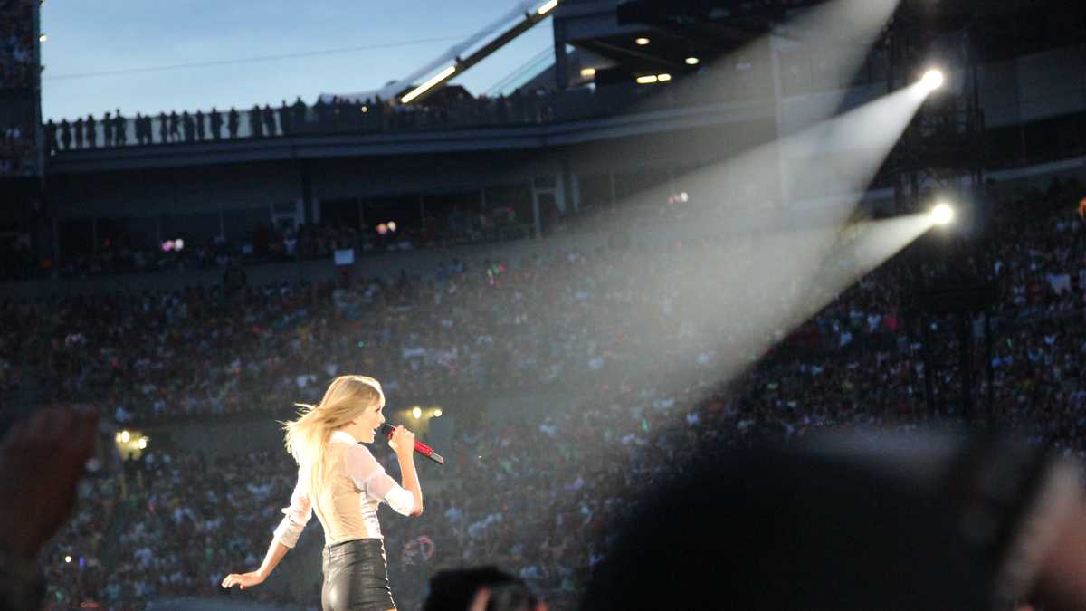 (PHOTOS) Taylor Swift Concert at Heinz Field
