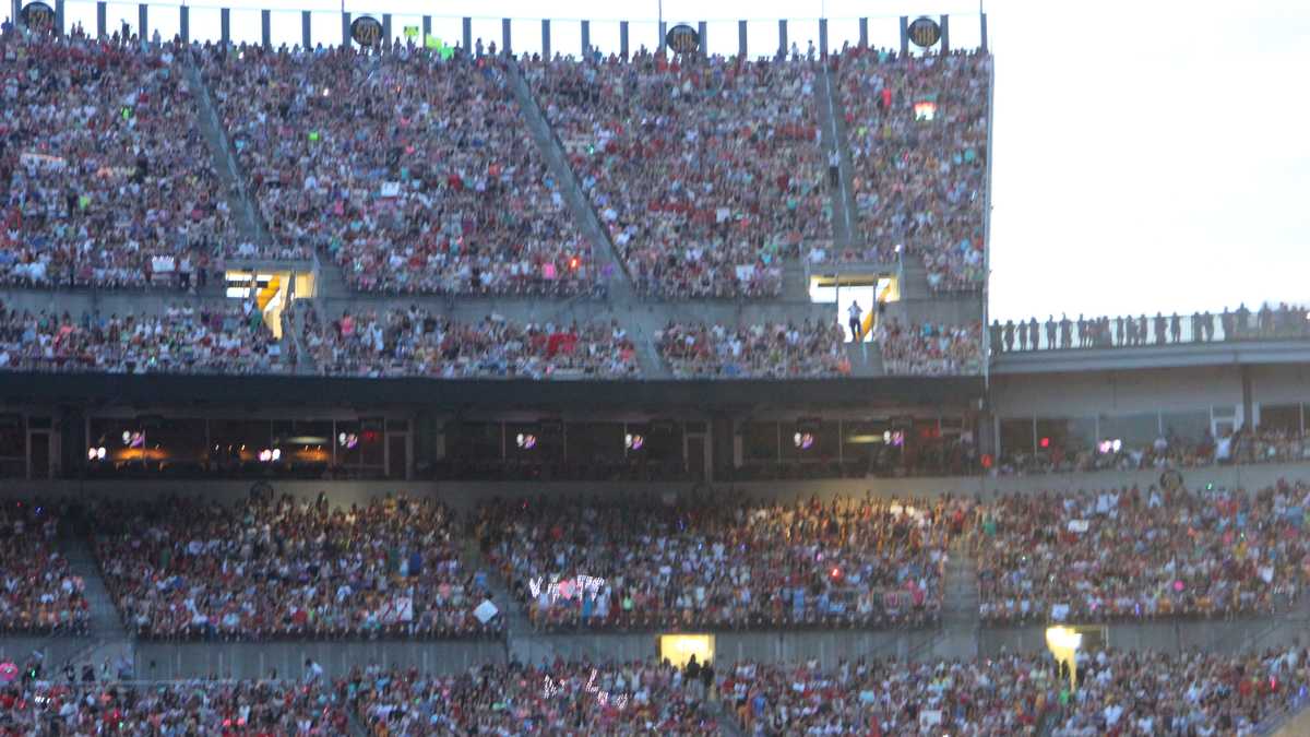 (PHOTOS) Taylor Swift Concert at Heinz Field