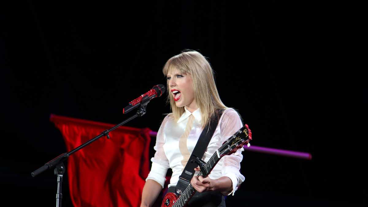 (PHOTOS) Taylor Swift Concert at Heinz Field