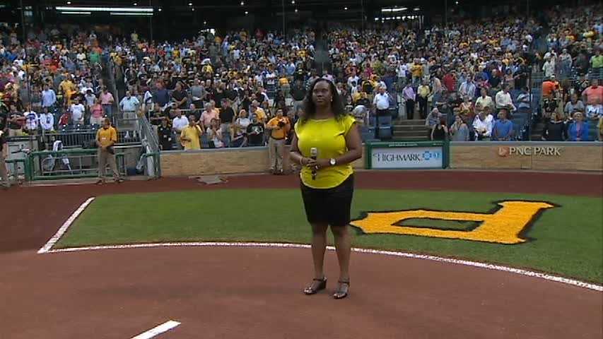 Andrew McCutchen's mom sang the national anthem before the NL Wild