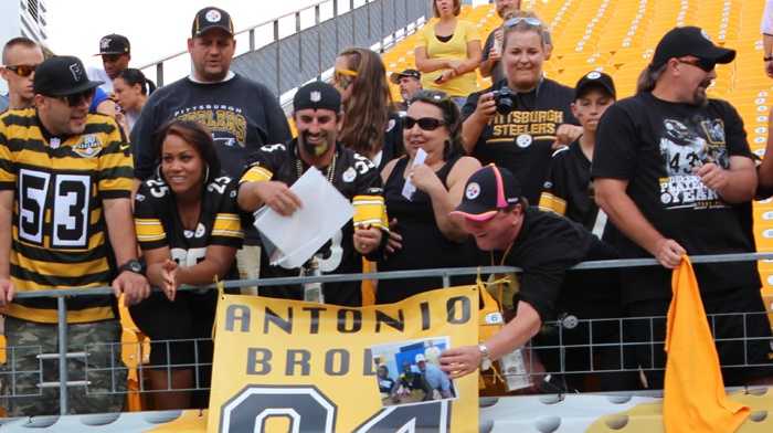 PHOTOS) Steelers vs Giants: Fans Cheer on during Pre-Game