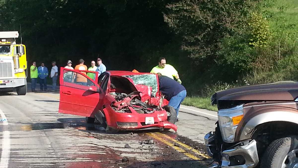 Waynesburg man dies after headon crash