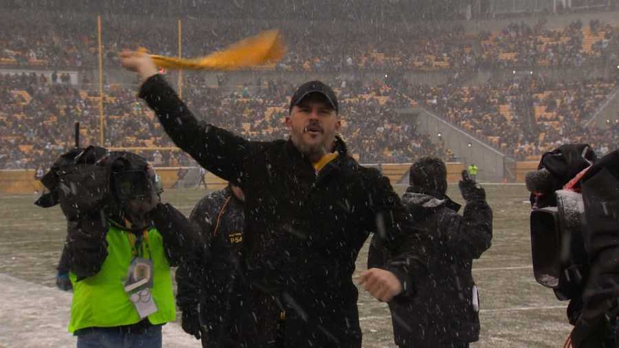 Photos: 'True Blood' star leads Terrible Towel Twirl at Heinz Field