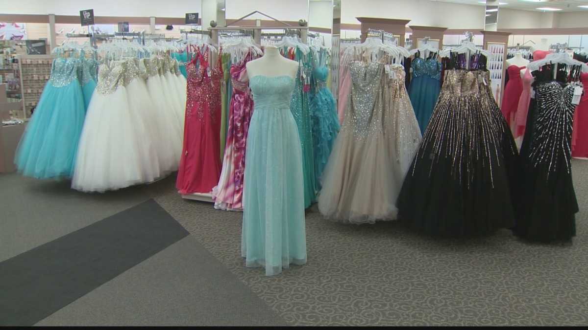 Prom angel strikes, making teen happy
