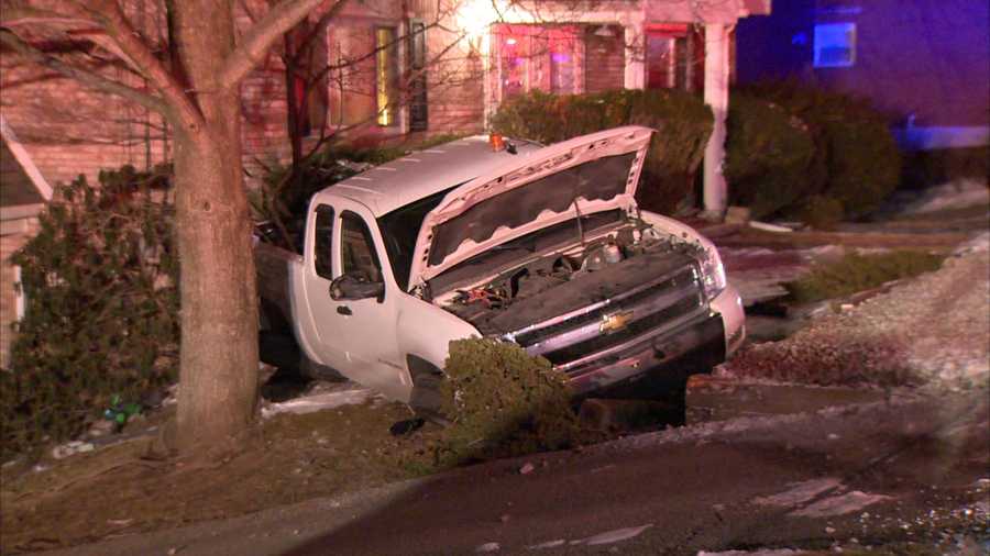 Driver in custody after crash outside Murrysville house