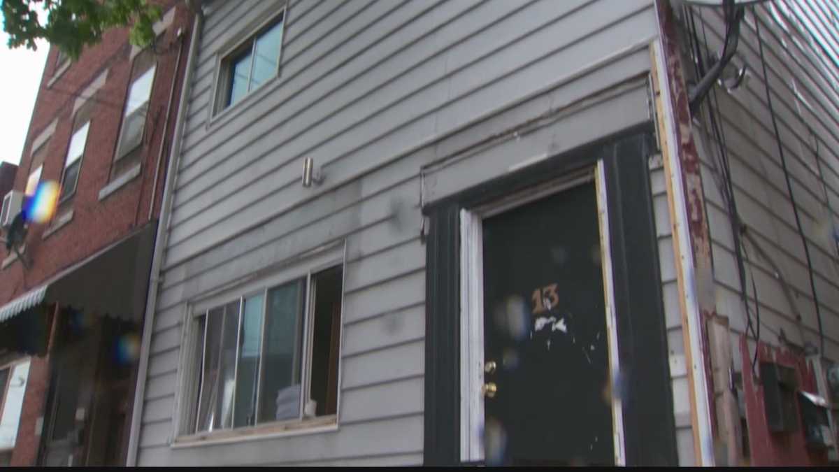 Tenants say South Side landlord shut off water, leaving them dry