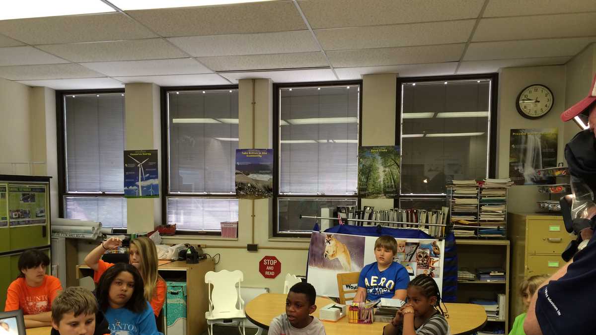 Photos Crafton Elementary students raise money to save dolphin