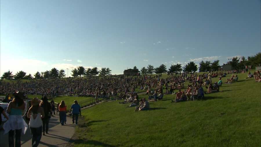 Fans can buy seats or spread out on the lawn for First Niagara Pavilion concerts.