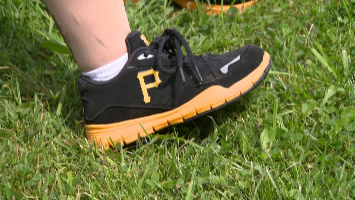 Photos: Boy's Prosthetic Leg Shows Pirates Pride