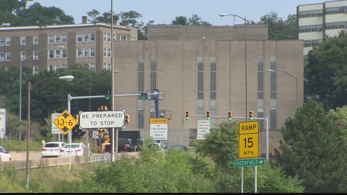 Inbound Squirrel Hill Tunnel is open again