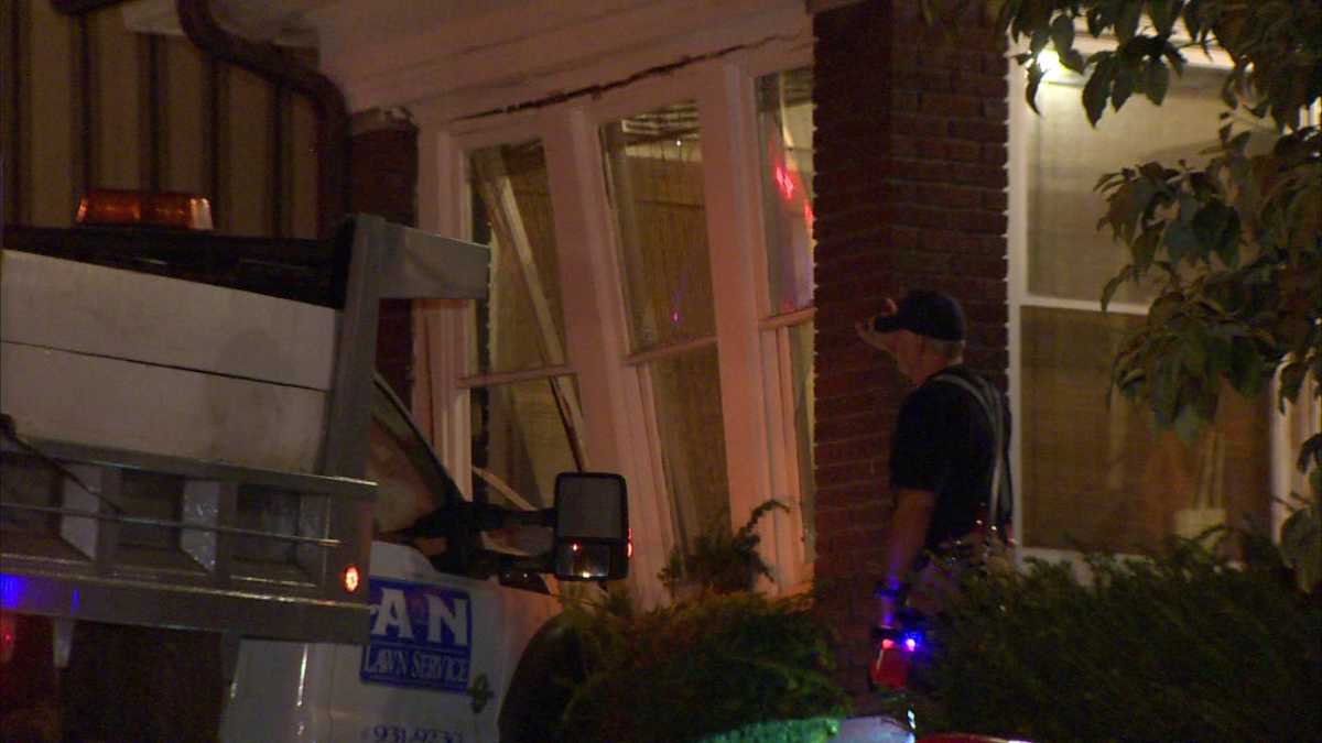 Driver flees after crashing dump truck into North Side home