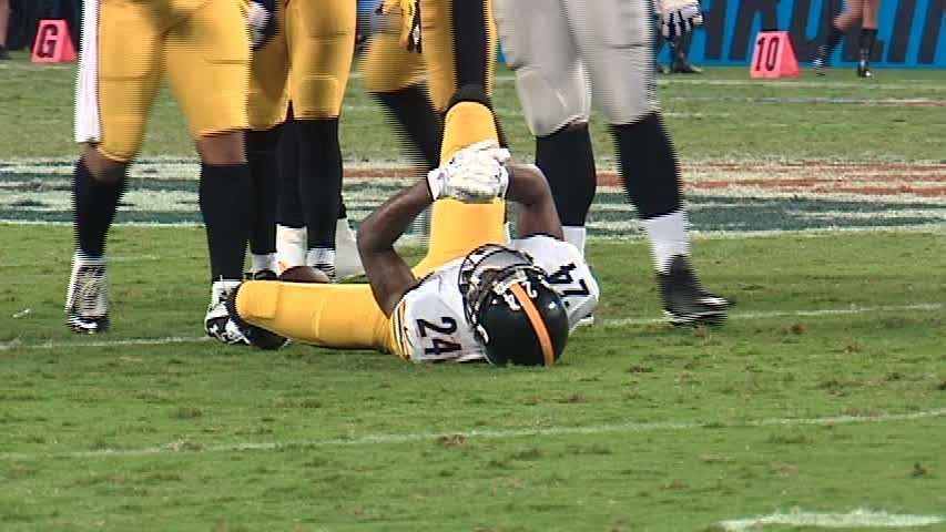 Pittsburgh Steelers cornerback Ike Taylor (24) wears a terrible