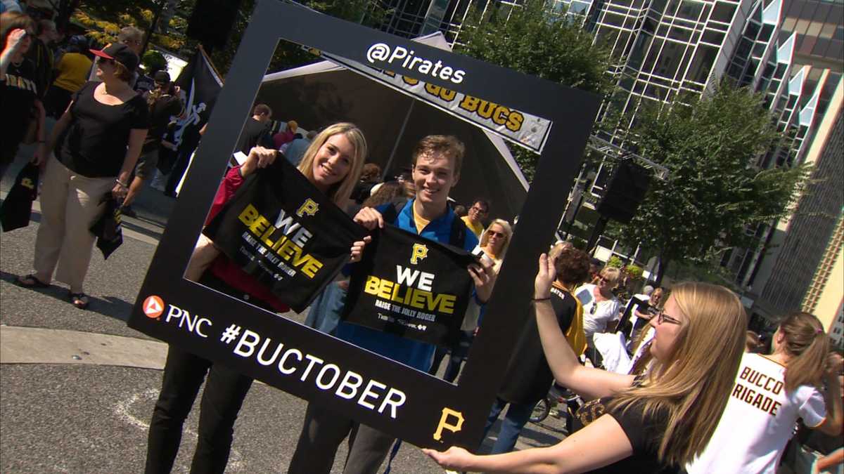 PITTSBURGH PIRATES RAISE THE JOLLY ROGER RALLY TOWEL