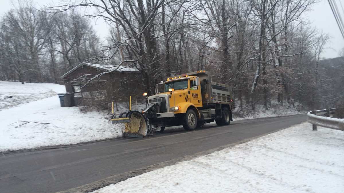 Wintry weather around US brings fatalities, school closings