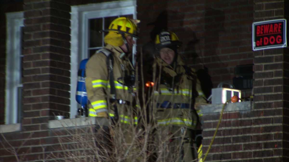 Crews contain early morning Munhall house fire