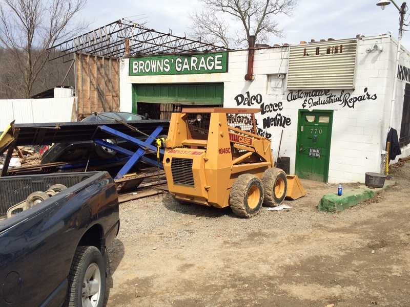 Photos Vehicle falls off lift at Butler County garage