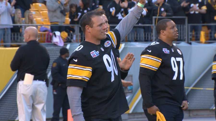 Pittsburgh Steelers defensive end Travis Kirschke (90) warms up prior to a  game against the Minnesota Vikings at Heinz field in Pittsburgh PA.  Pittsburgh won the game 27-17. (Credit Image: © Mark