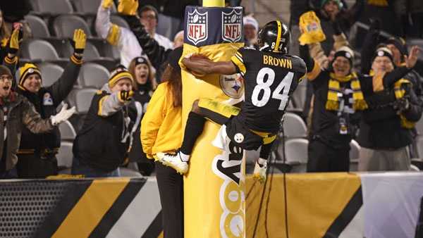 Steelers' Brown fined $11,576 for goal-post celebration