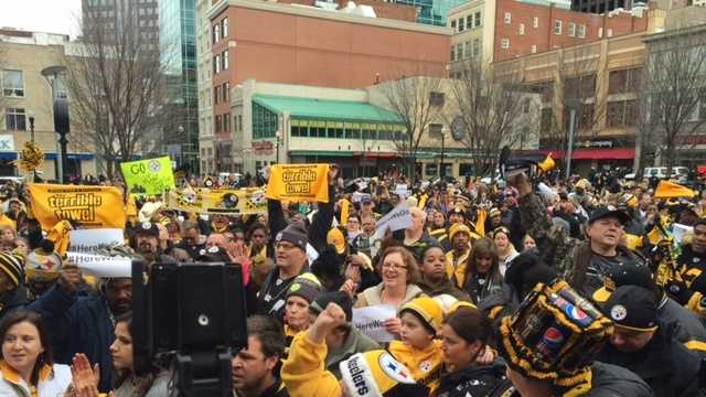 Steeler Rally In photos: The 'Steelers Friday' playoff rally at Market Square