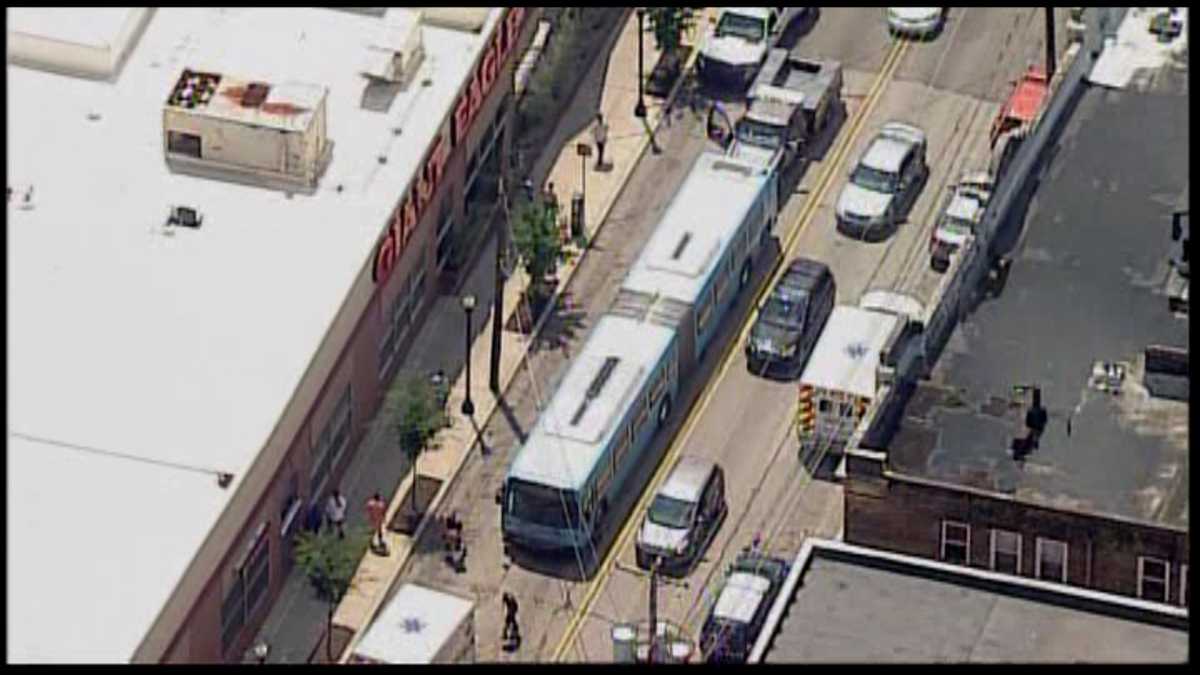 6 hurt in chainreaction crash outside Squirrel Hill Giant Eagle