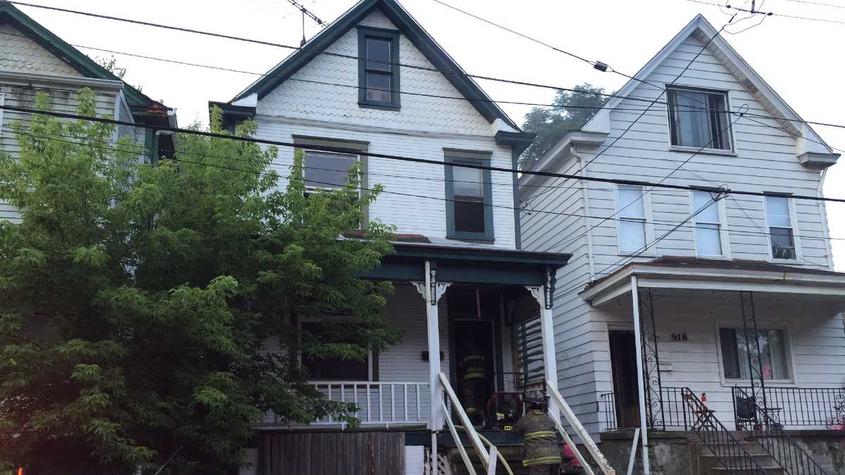 North Braddock fire forces mom, kids to climb to safety