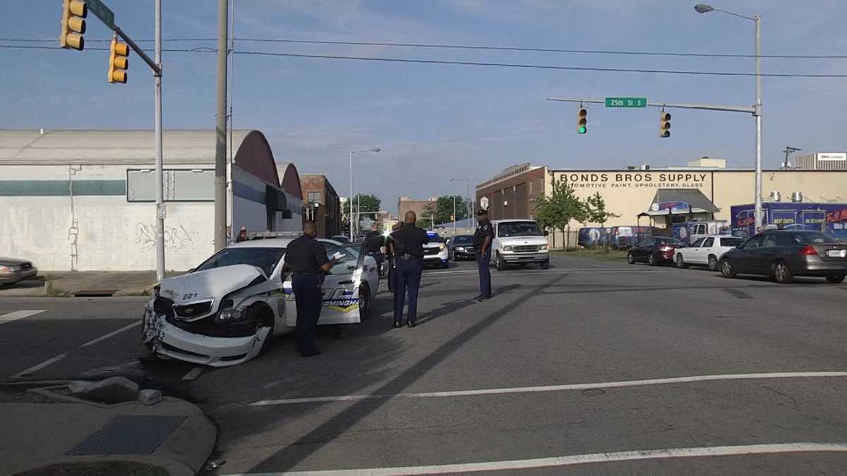 Birmingham police officer involved in morning wreck